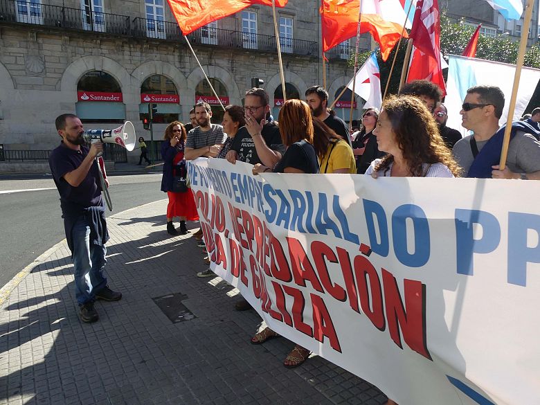 2017-10-03 concentracion Compostela 003.jpg